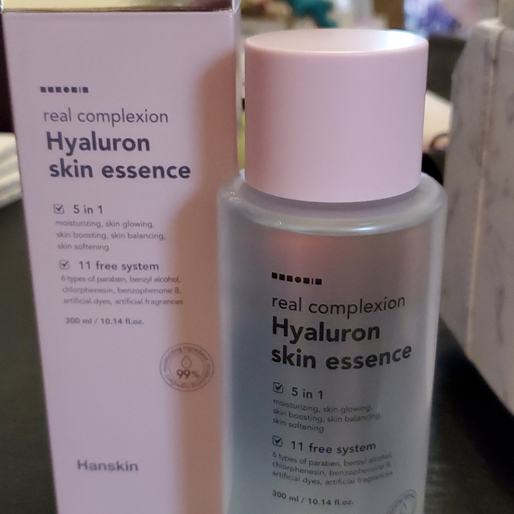 NEW-Real Complexion hyaluron skin essence